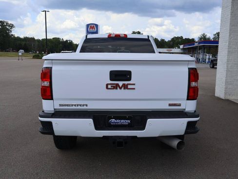 Used 2018 GMC Sierra 2500 SLT w/ Duramax Plus Package AWD/4WD image 8