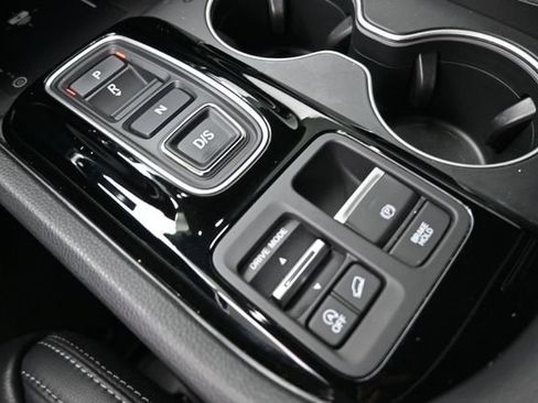 Certified 2023 Honda Pilot Touring image 4