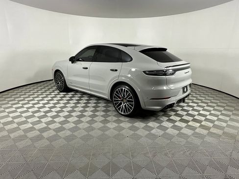 Used 2022 Porsche Cayenne GTS image 3