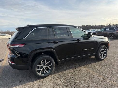 New 2025 Jeep Grand Cherokee Limited image 3