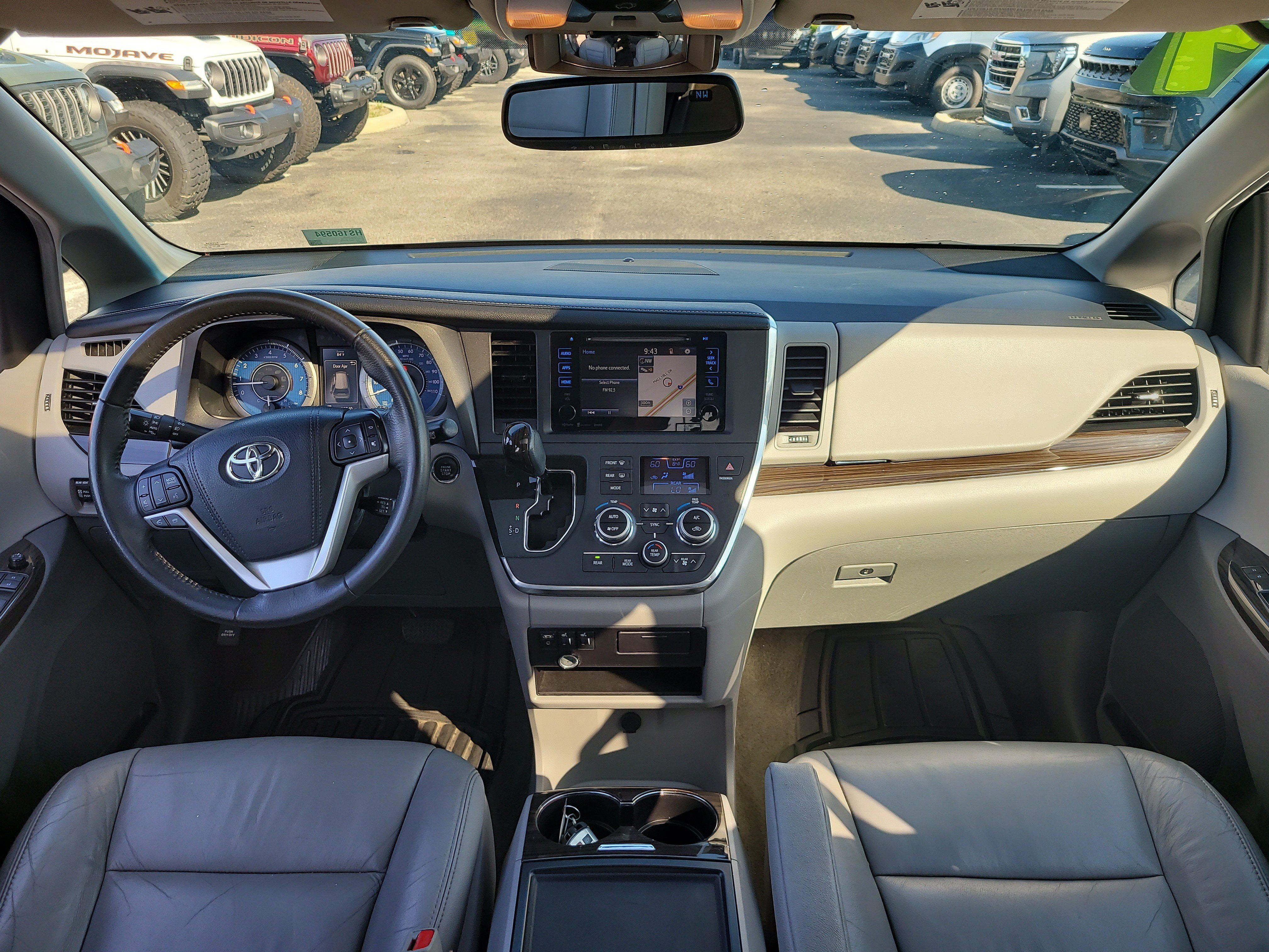 Used 2017 Toyota Sienna XLE w/ XLE Navigation Package AWD/4WD image 12