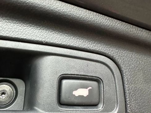 Used 2016 Honda Pilot Touring image 38