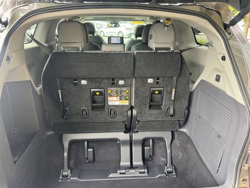 Used 2024 Toyota Sienna XLE image 16