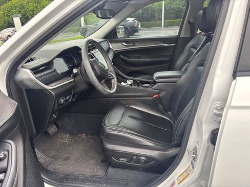 Used 2023 Jeep Grand Cherokee L Limited AWD/4WD image 8
