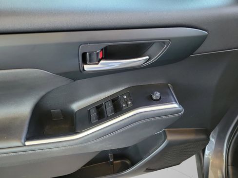 Certified 2023 Toyota Highlander XLE image 11