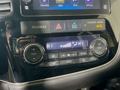 Used 2018 Mitsubishi Outlander SE image 15