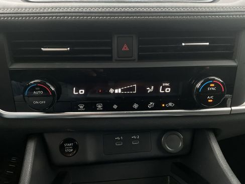 Used 2025 Nissan Rogue SV FWD image 26