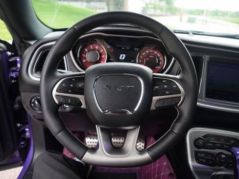 Used 2019 Dodge Challenger SRT Hellcat RWD image 4