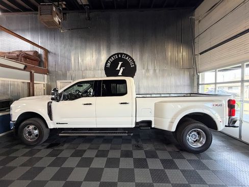 Used 2026 Ford F350 Lariat w/ Lariat Premium Package AWD/4WD image 8