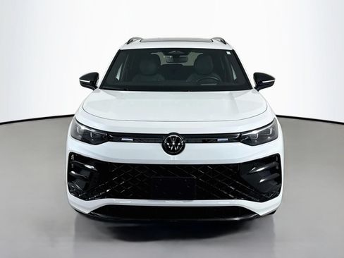Certified 2025 Volkswagen Tiguan SE R-Line AWD/4WD image 6