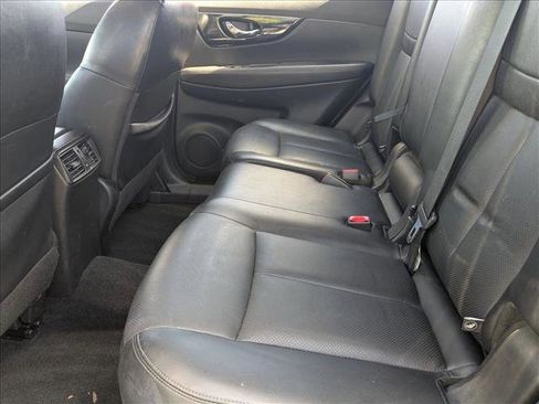 Used 2018 Nissan Rogue SL FWD image 16