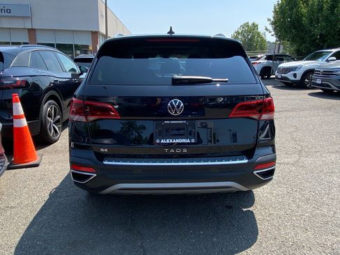 Certified 2023 Volkswagen Taos SE w/ Panoramic Sunroof Package FWD image 4