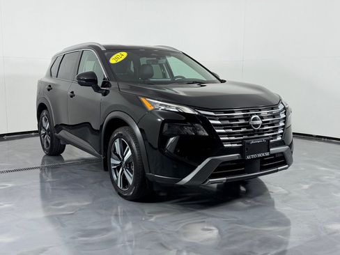 Used 2024 Nissan Rogue SL AWD/4WD image 3