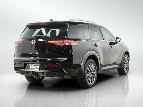 Used 2023 Nissan Pathfinder SL AWD/4WD image 6