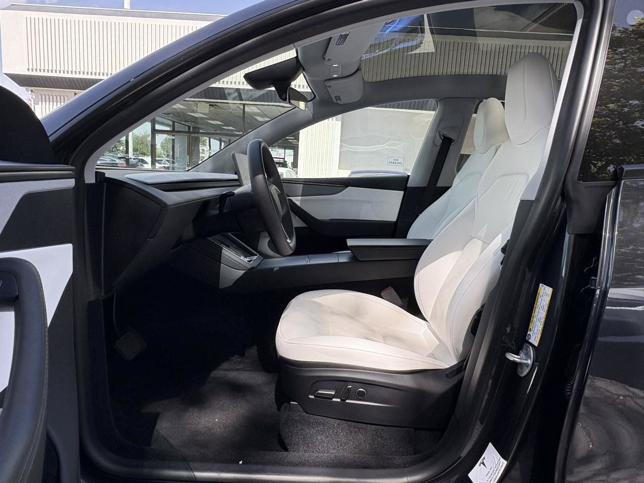 Used 2026 Tesla Model Y Long Range RWD image 3