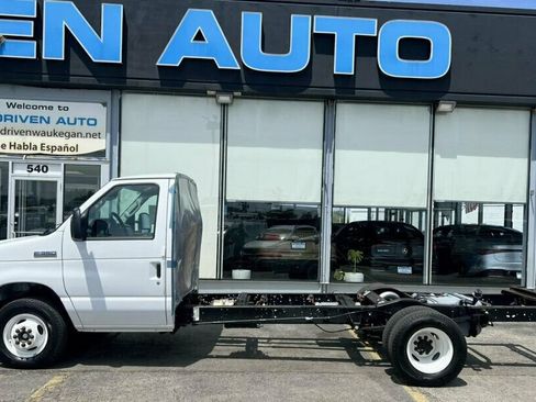 Used 2024 Ford E-350 and Econoline 350 Super Duty w/ Driver's Safety Package RWD image 2