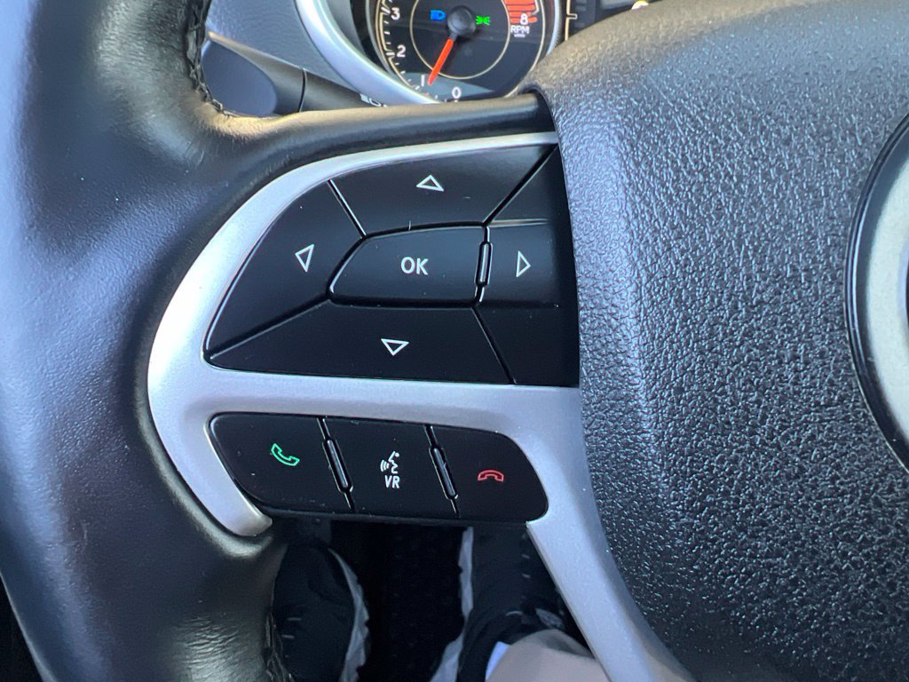 Used 2018 Jeep Cherokee Latitude Plus w/ Comfort/Convenience Group AWD/4WD image 58