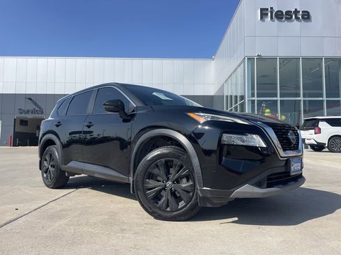 Certified 2022 Nissan Rogue SV image 1