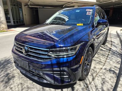 Used 2023 Volkswagen Tiguan SE w/ Panoramic Sunroof Package