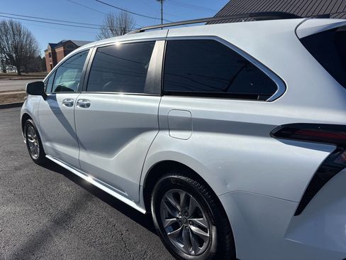 Used 2023 Toyota Sienna XLE image 5
