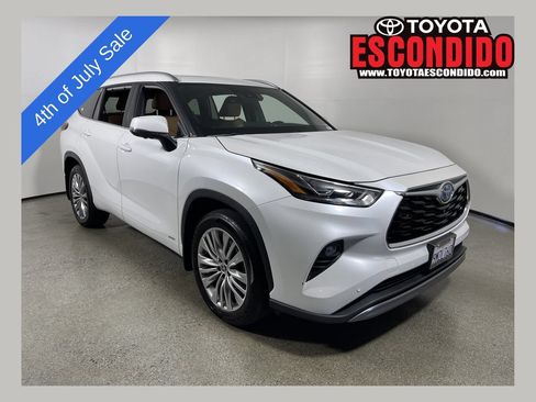 Certified 2024 Toyota Highlander Platinum AWD/4WD image 1