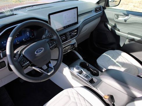 Used 2024 Ford Escape Platinum w/ Premium Technology Package image 2