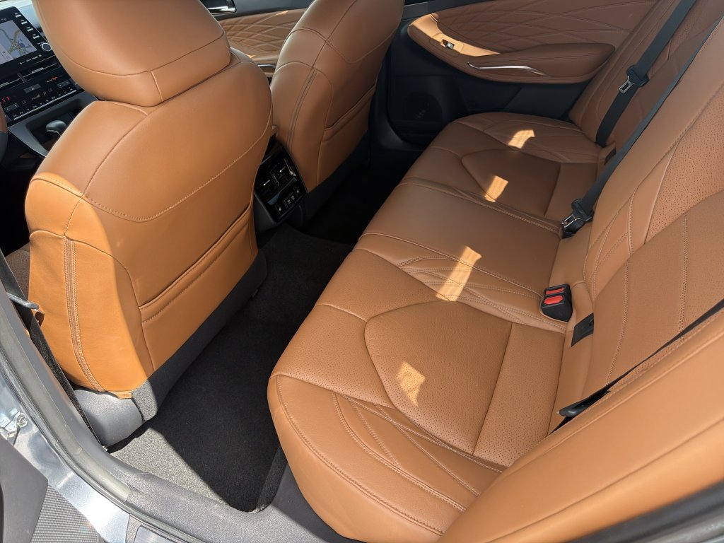 Used 2019 Toyota Avalon Limited FWD image 9