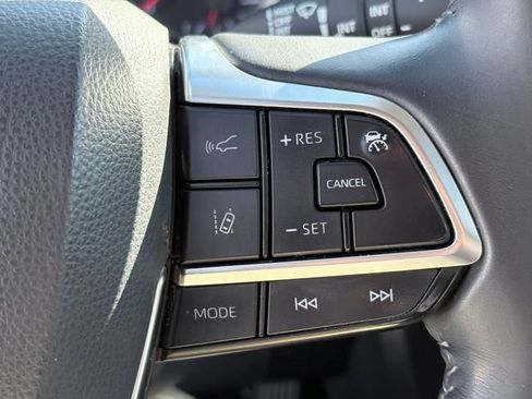 Used 2021 Toyota Highlander LE FWD image 16