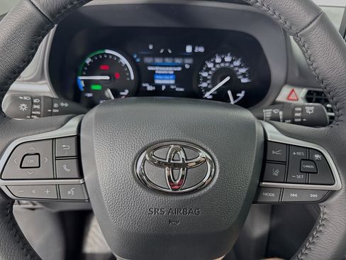 New 2026 Toyota Sienna XLE image 15