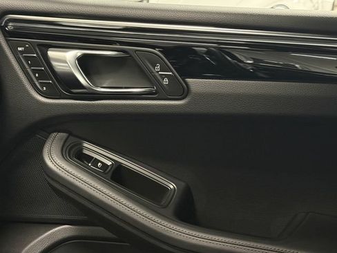 Certified 2026 Porsche Macan w/ Premium Package Plus AWD/4WD image 38