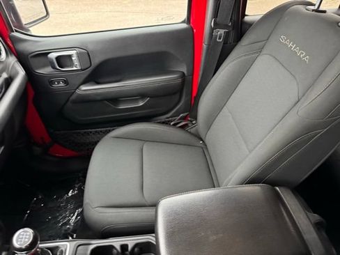 Used 2018 Jeep Wrangler Unlimited Sahara w/ Cold Weather Group AWD/4WD image 20