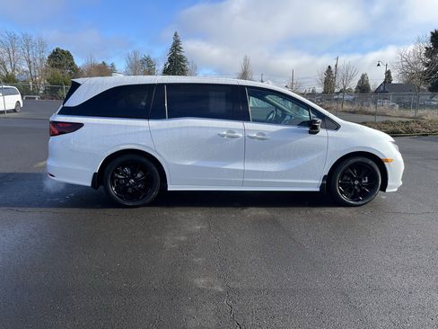 Certified 2023 Honda Odyssey Sport image 11