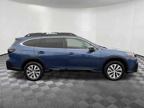Used 2022 Subaru Outback Premium image 7