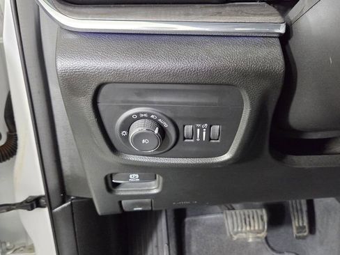 Used 2023 Jeep Grand Cherokee Overland w/ Luxury Tech Group IV image 19