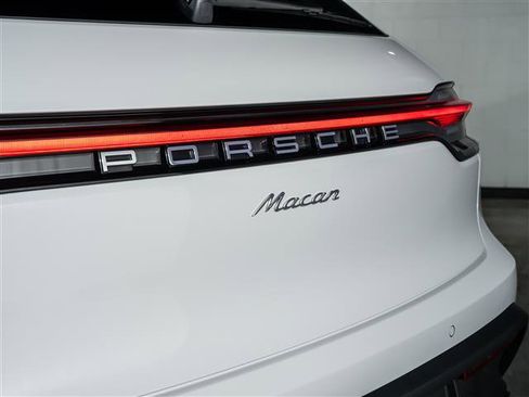 Certified 2026 Porsche Macan image 30