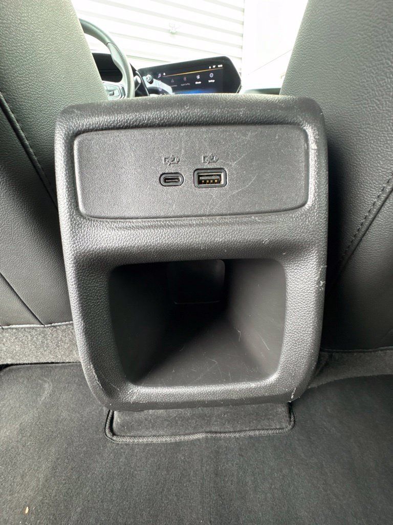 Used 2025 Chevrolet Trax LT FWD image 27