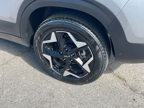 Used 2025 Kia Seltos S image 32