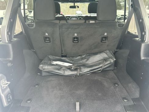 Used 2019 Jeep Wrangler Unlimited Sport S image 33