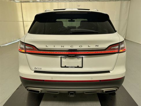 Used 2022 Lincoln Nautilus Reserve w/ Equipment Group 202A image 22