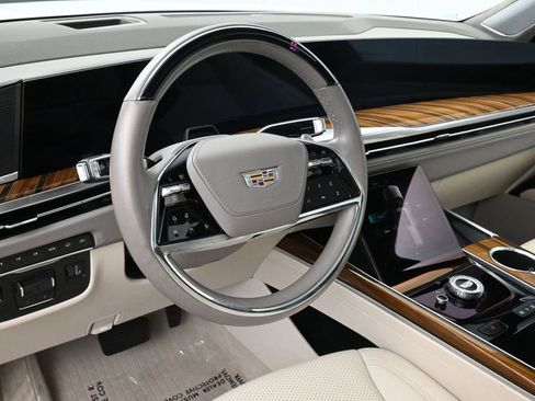 Certified 2025 Cadillac Escalade Sport Platinum AWD/4WD image 7