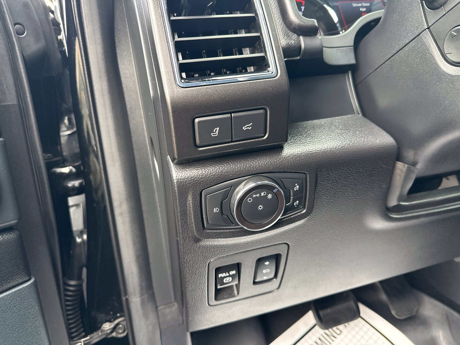 Used 2018 Ford Expedition Max Limited AWD/4WD image 13