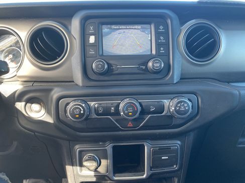 Used 2018 Jeep Wrangler Sport image 15