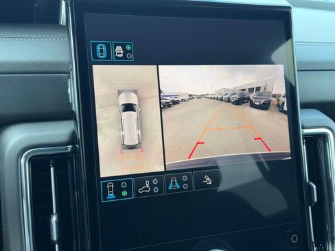 Used 2025 GMC Yukon Denali AWD/4WD image 18