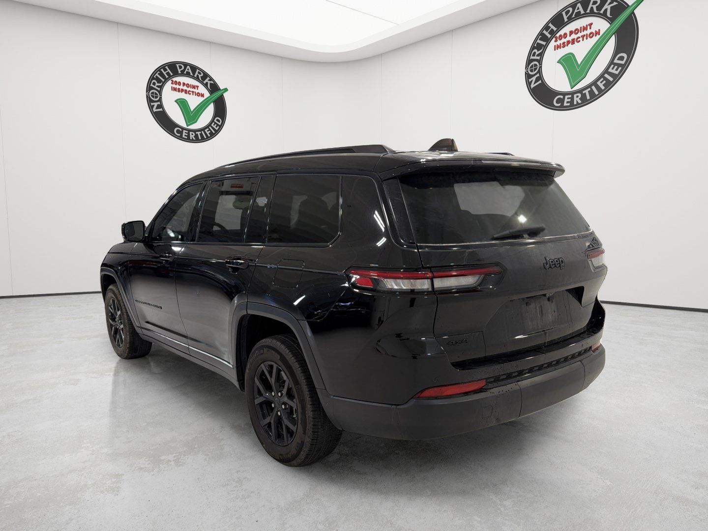 Used 2024 Jeep Grand Cherokee L Laredo AWD/4WD image 3