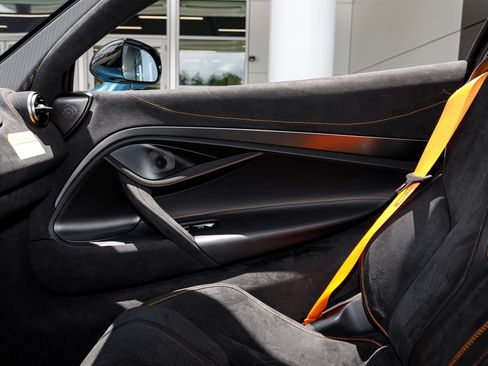 Used 2025 McLaren 750S RWD image 50