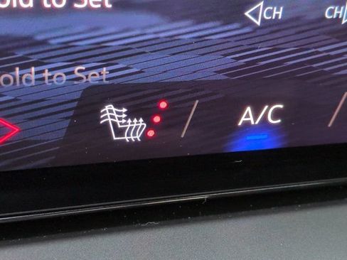 Used 2024 Chevrolet Traverse LT w/ Midnight/Sport Edition FWD image 21