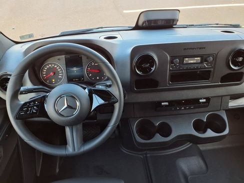 Used 2025 Mercedes-Benz Sprinter 2500 image 11