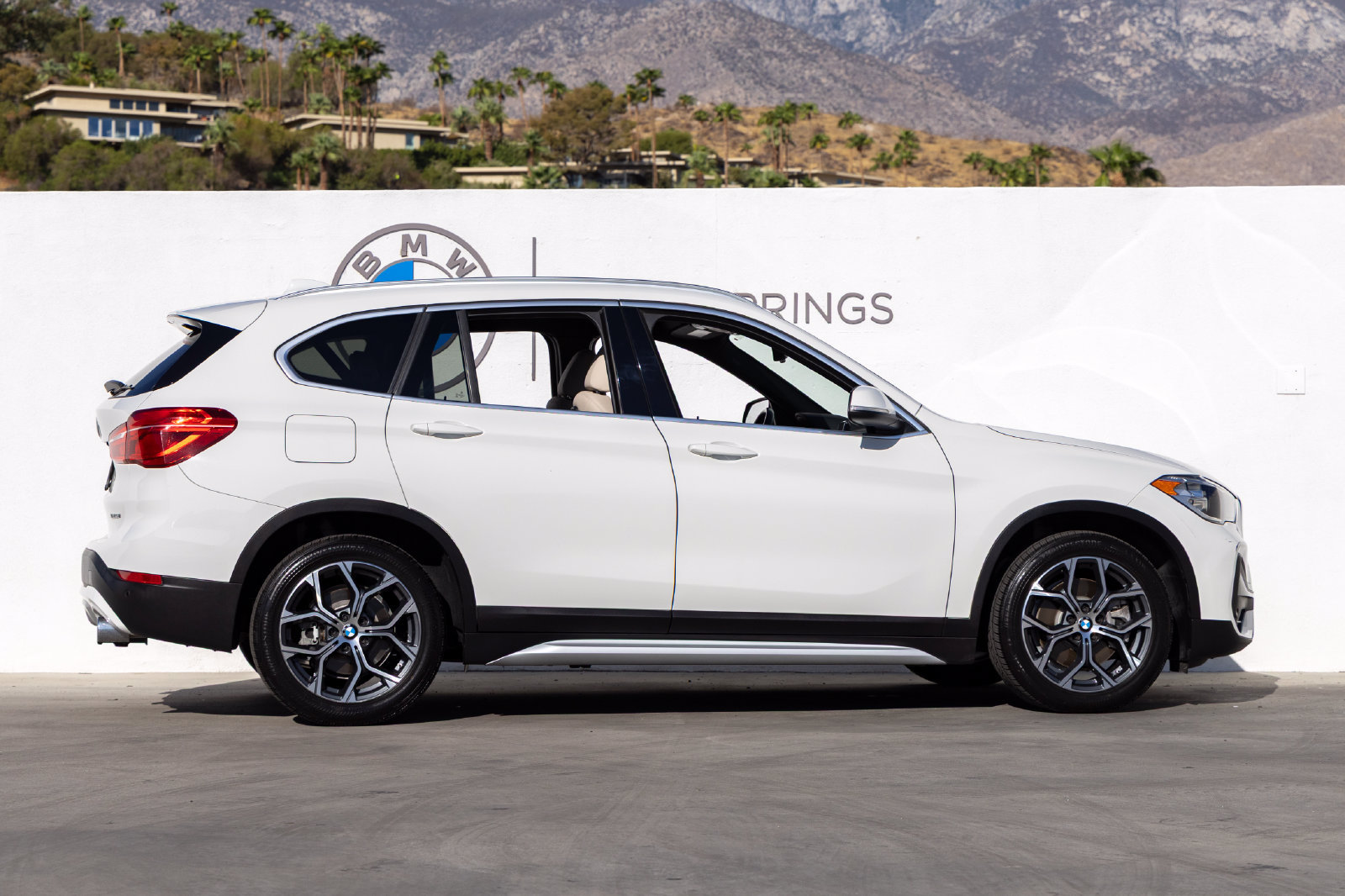 Used 2021 BMW X1 xDrive28i AWD/4WD image 5