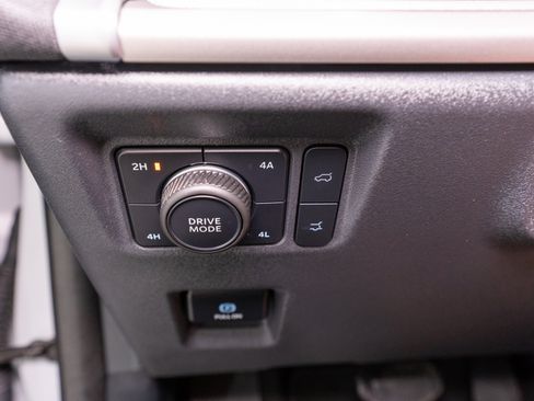 Used 2025 Ford Expedition Active AWD/4WD image 31