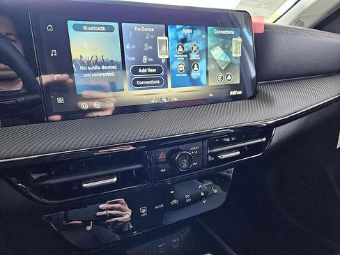 New 2026 Nissan Kicks SR w/ Cold Weather Package image 21